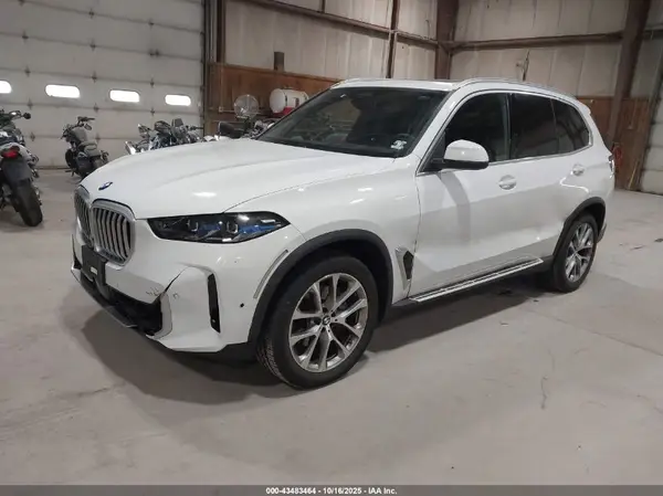 5UX23EU05T9076643 2026 BMW X5 - Image 2