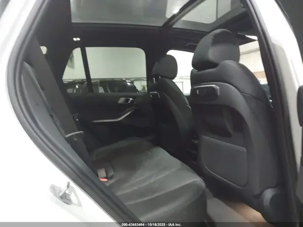 5UX23EU05T9076643 2026 BMW X5 - Image 8