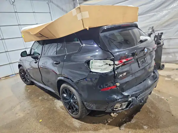 5UX23EU05T9113304 2026 BMW X5 - Image 2