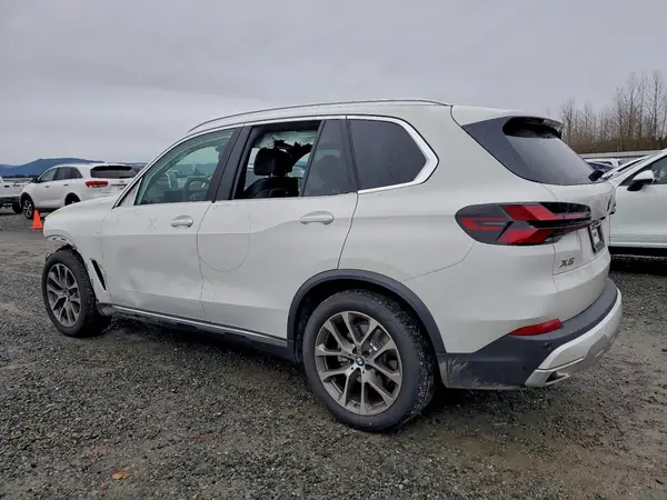 5UX23EU05T9187287 2026 BMW X5 - Image 2