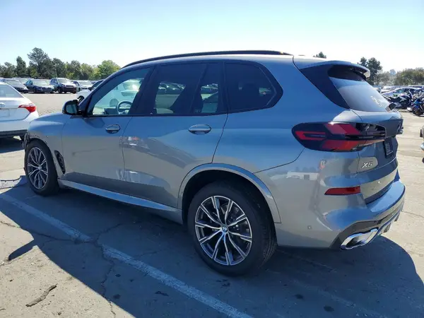 5UX23EU05T9188438 2026 BMW X5 - Image 2