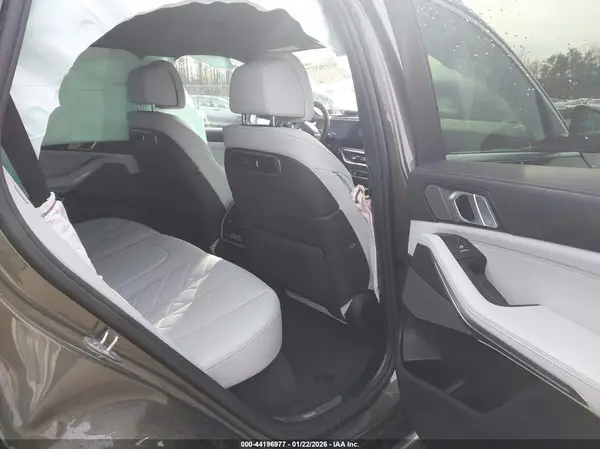 5UX23EU05T9209479 2026 BMW X5 - Image 8