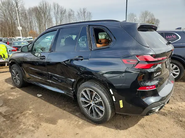 5UX23EU05T9325667 2026 BMW X5 - Image 2