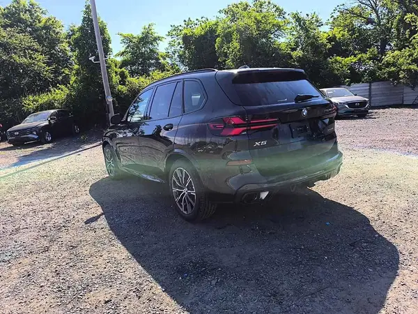 5UX23EU05T9333350 2026 BMW X5 - Image 2