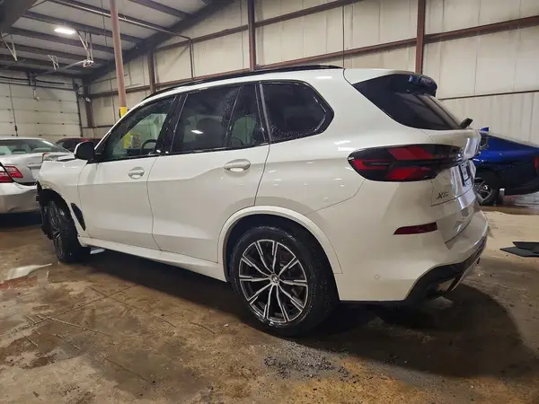 5UX23EU06T9384078 2026 BMW X5 - Image 2