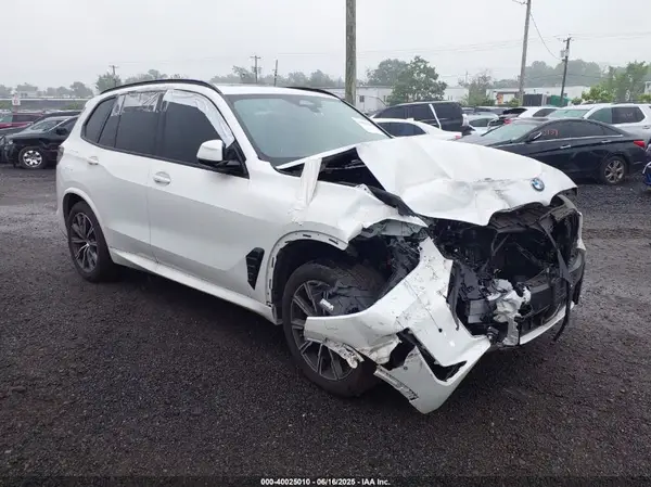 5UX23EU07S9W27931 2025 BMW X5 - Image 1