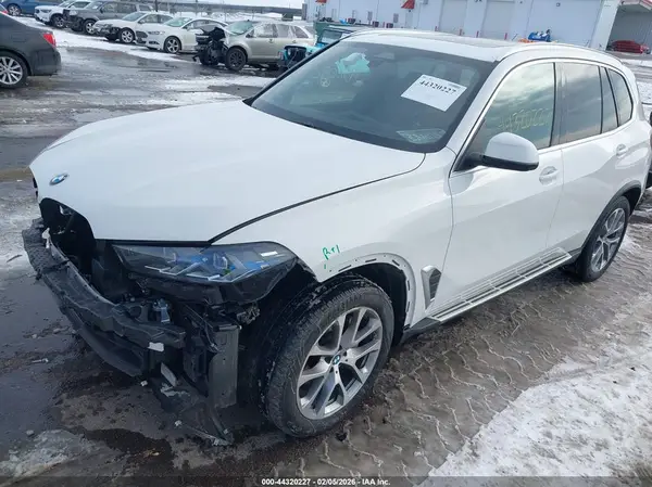 5UX23EU07T9186500 2026 BMW X5 - Image 2