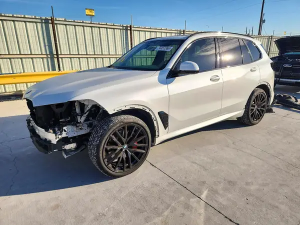 5UX23EU08S9W80122 2025 BMW X5 - Image 1