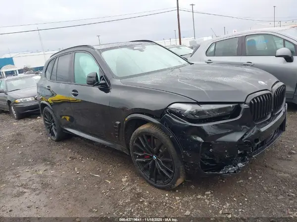 5UX23EU08T9066009 2026 BMW X5 - Image 1