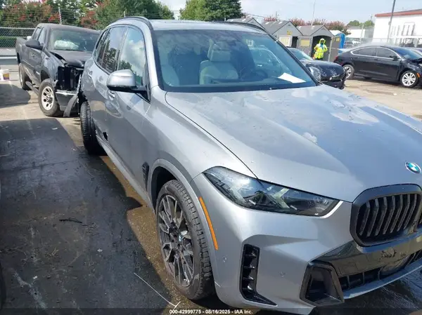 5UX23EU08T9076197 2026 BMW X5 - Image 1
