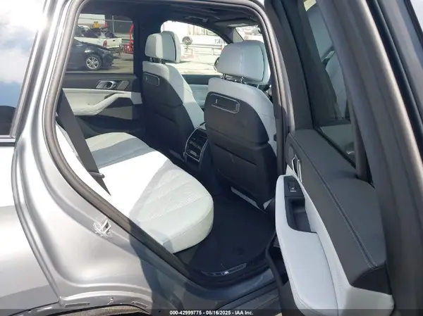 5UX23EU08T9076197 2026 BMW X5 - Image 8