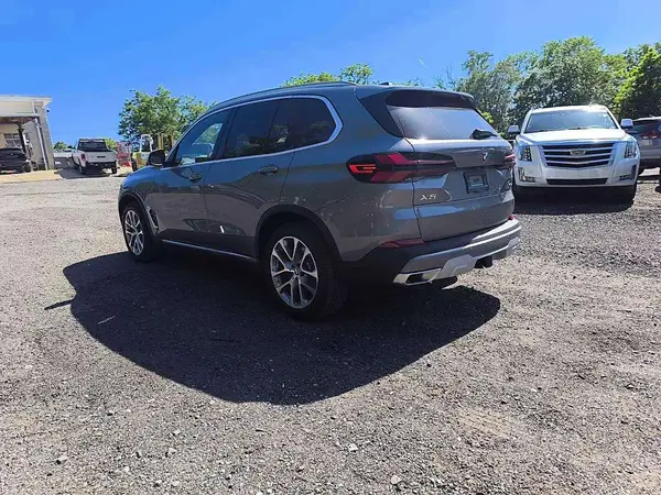 5UX23EU09T9298683 2026 BMW X5 - Image 2