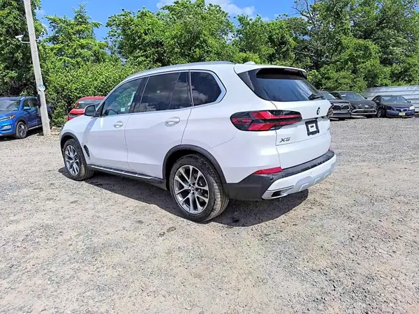 5UX23EU09T9299011 2026 BMW X5 - Image 2
