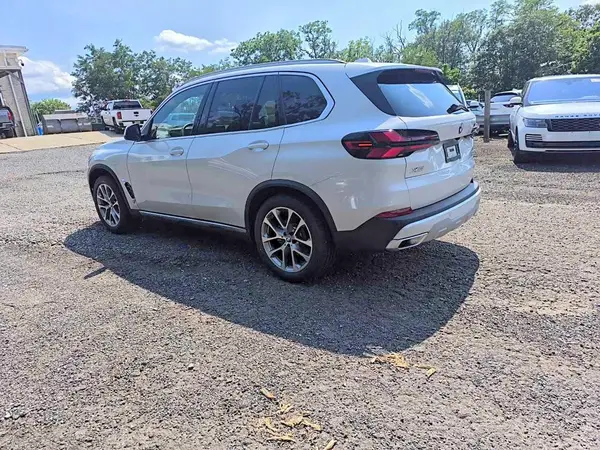 5UX23EU09T9342584 2026 BMW X5 - Image 2