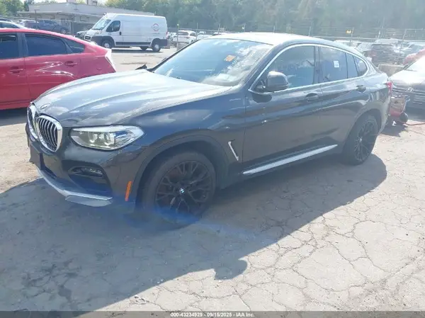 5UX2V1C00LLE68102 2020 BMW X4 - Image 2
