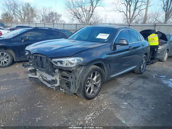 5UX2V1C04M9H09934 2021 BMW X4 - Image 2