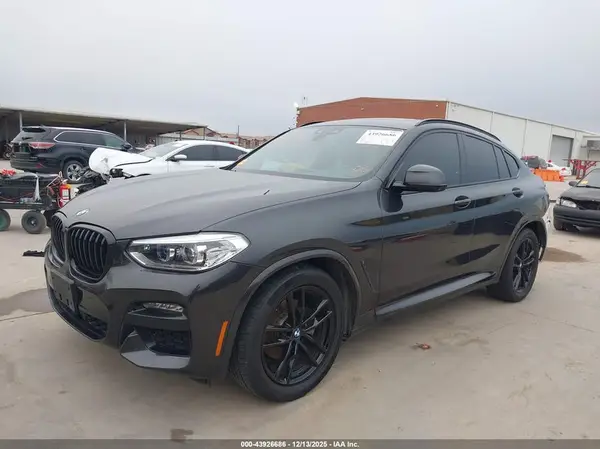 5UX2V1C05M9F04672 2021 BMW X4 - Image 2