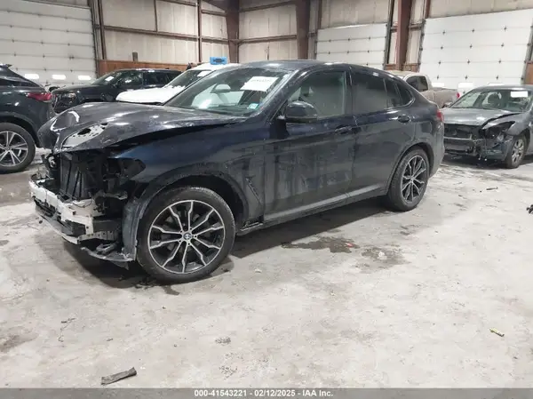 5UX2V1C06M9H02435 2021 BMW X4 - Image 2