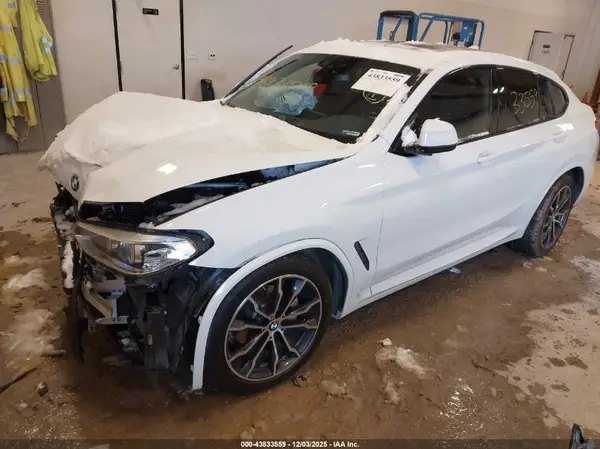 5UX2V1C06M9H07053 2021 BMW X4 - Image 2