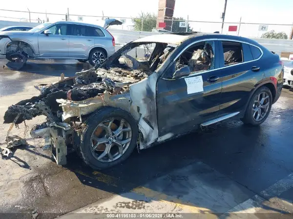 5UX2V1C09L9B85226 2020 BMW X4 - Image 2