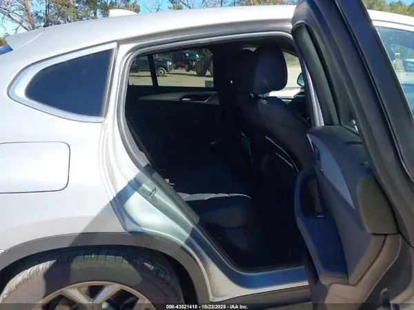5UX2V1C09M9F98832 2021 BMW X4 - Image 8