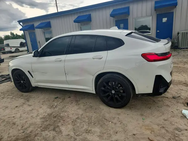 5UX33DT00N9K27116 2022 BMW X4 - Image 2