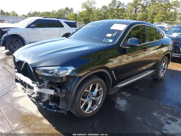 5UX33DT00R9T88295 2024 BMW X4 - Image 2