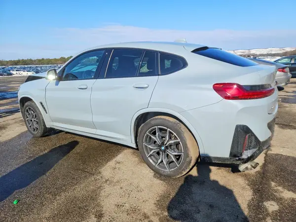 5UX33DT00R9U03460 2024 BMW X4 - Image 2