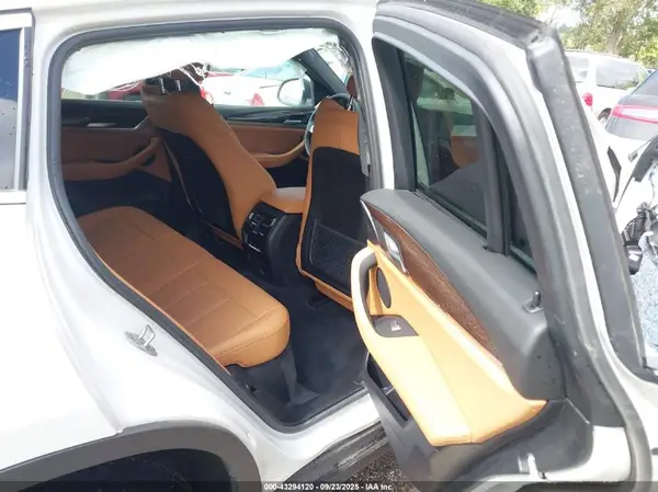 5UX33DT00R9U19867 2024 BMW X4 - Image 8