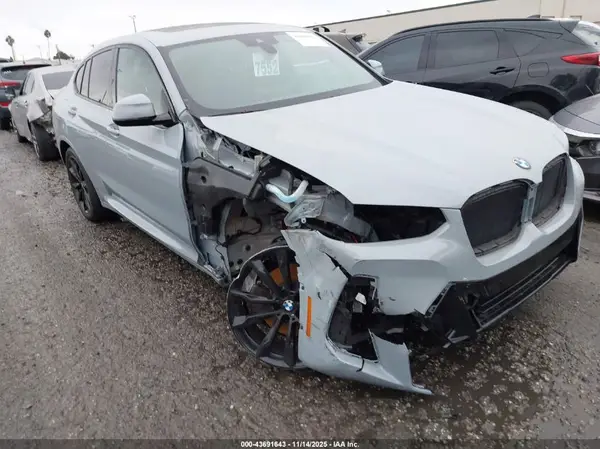5UX33DT00R9U52593 2024 BMW X4 - Image 1