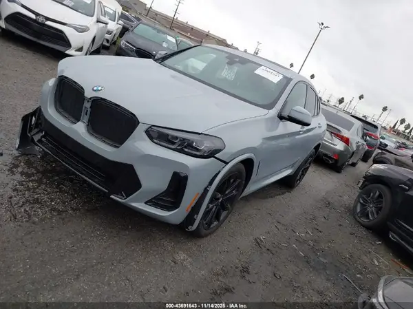 5UX33DT00R9U52593 2024 BMW X4 - Image 2
