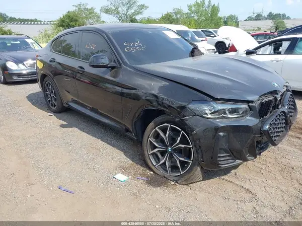 5UX33DT00R9V92966 2024 BMW X4 - Image 1