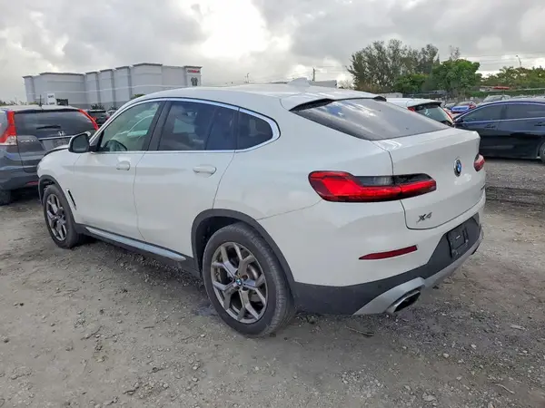 5UX33DT01N9K23432 2022 BMW X4 - Image 2