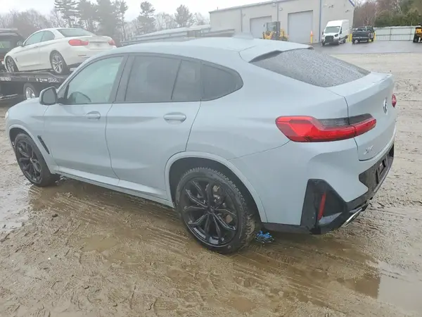 5UX33DT01N9L26057 2022 BMW X4 - Image 2