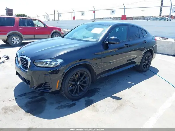 5UX33DT01R9V02224 2024 BMW X4 - Image 2