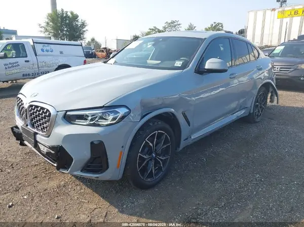 5UX33DT01R9V14499 2024 BMW X4 - Image 2