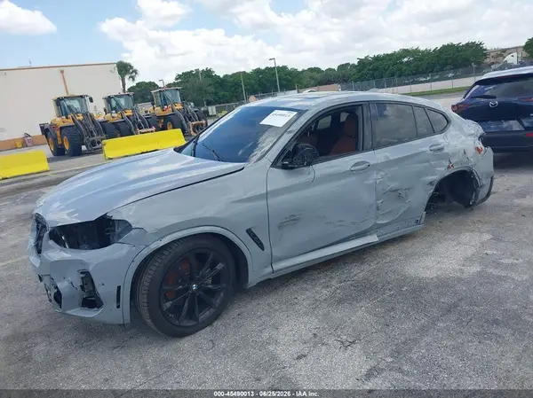 5UX33DT01R9X29946 2024 BMW X4 - Image 2