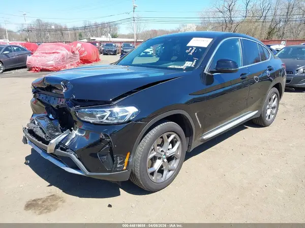 5UX33DT02N9L33776 2022 BMW X4 - Image 2