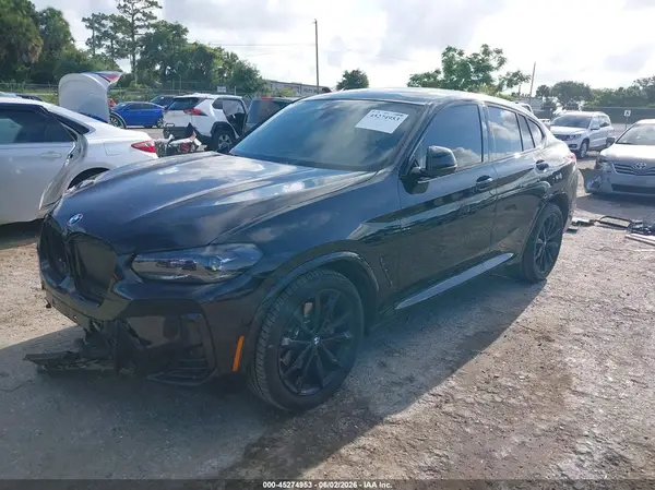 5UX33DT02R9U35651 2024 BMW X4 - Image 2