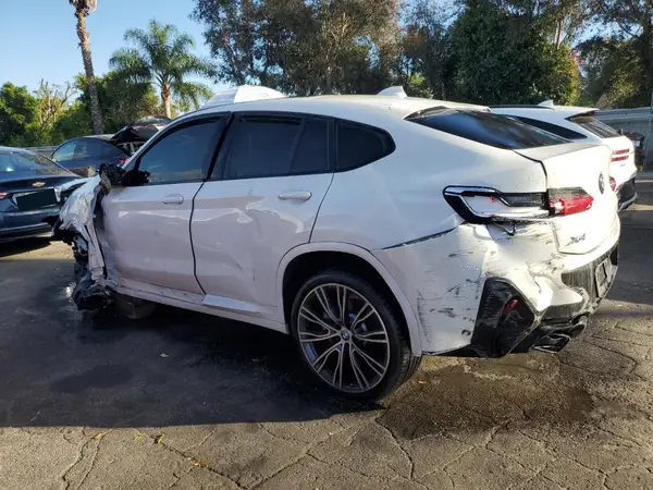 5UX33DT02R9U38503 2024 BMW X4 - Image 2