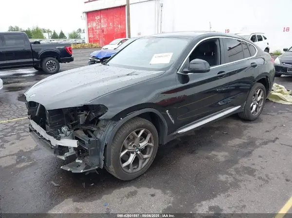 5UX33DT02R9V92435 2024 BMW X4 - Image 2