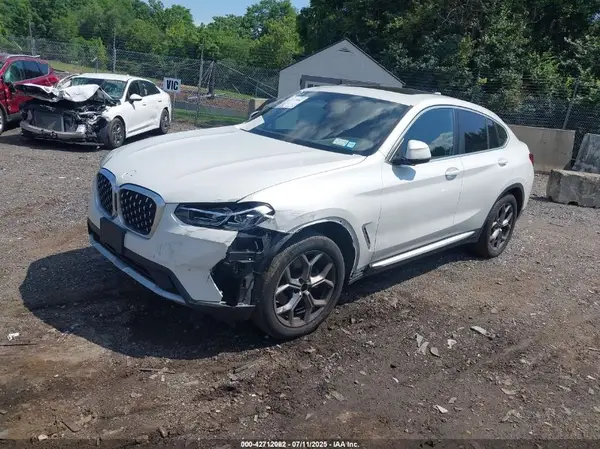 5UX33DT02R9W73855 2024 BMW X4 - Image 2