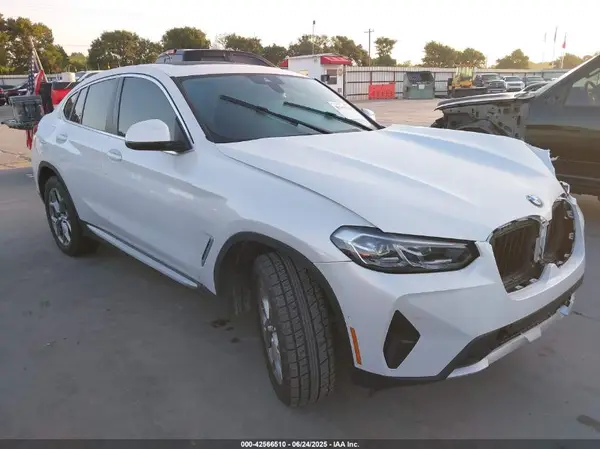 5UX33DT02R9X22682 2024 BMW X4 - Image 1