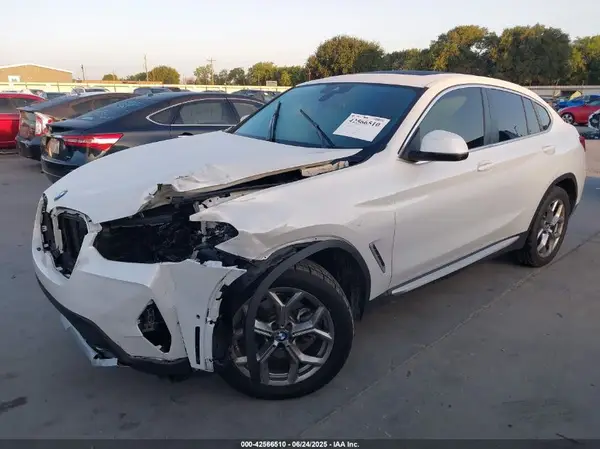 5UX33DT02R9X22682 2024 BMW X4 - Image 2