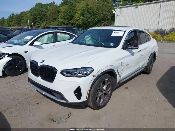 5UX33DT03N9M96131 2022 BMW X4 - Image 2