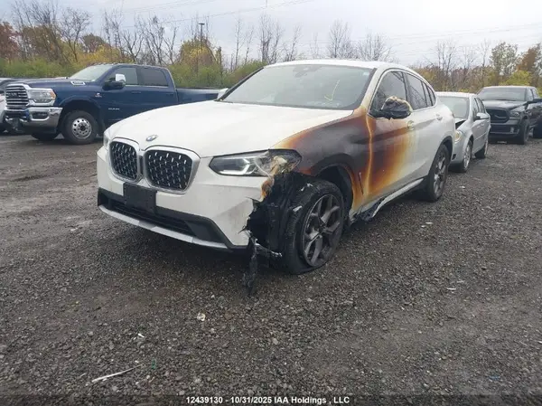 5UX33DT03R9T90848 2024 BMW X4 - Image 2