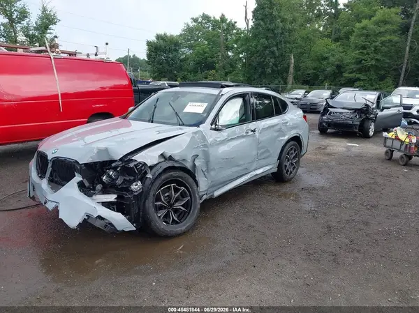 5UX33DT04R9T42467 2024 BMW X4 - Image 2