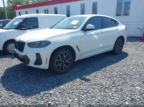 5UX33DT04R9U95141 2024 BMW X4 - Image 2