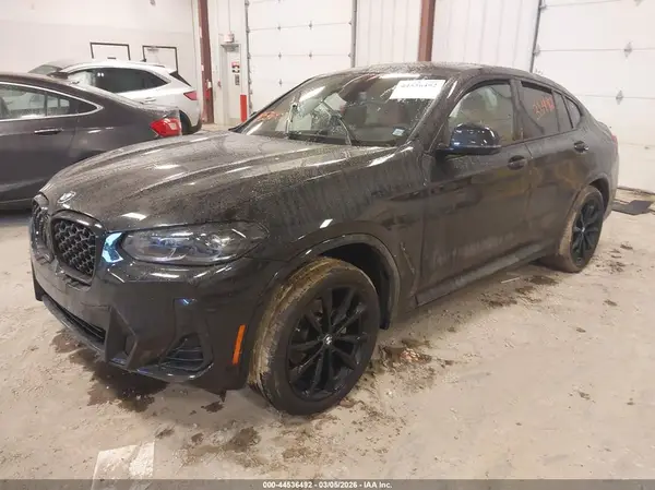 5UX33DT04S9138855 2025 BMW X4 - Image 2