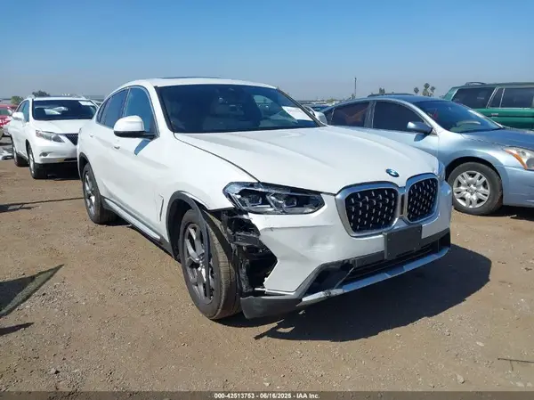 5UX33DT04S9Z75394 2025 BMW X4 - Image 1